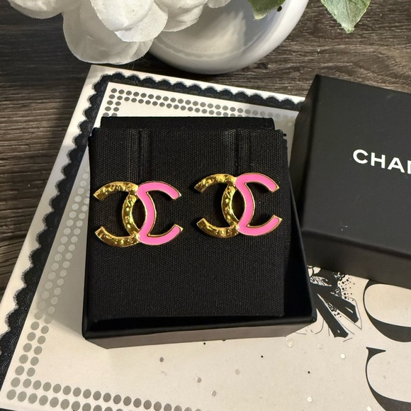 Chanel 2024 Pink and Gold CC Earrings - Picture 1 of 8